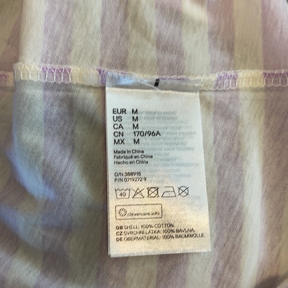 H&M Ruffle Top - Picture 3 of 3